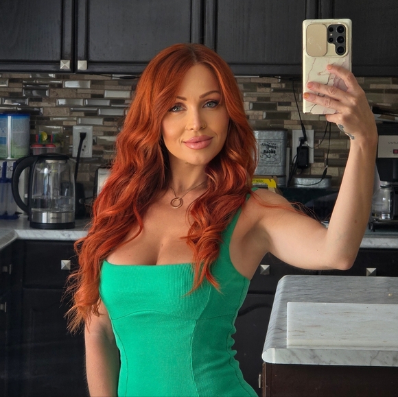 Meet your Posher, Janelle - Picture 1 of 1